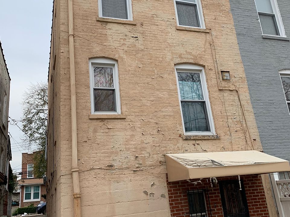 2nd image of 2210 Manning St