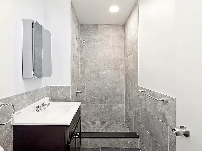 136 William St #6A — Photo 8