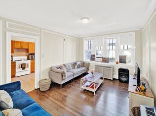 602 Lake St APT 2N, Evanston, IL 60201