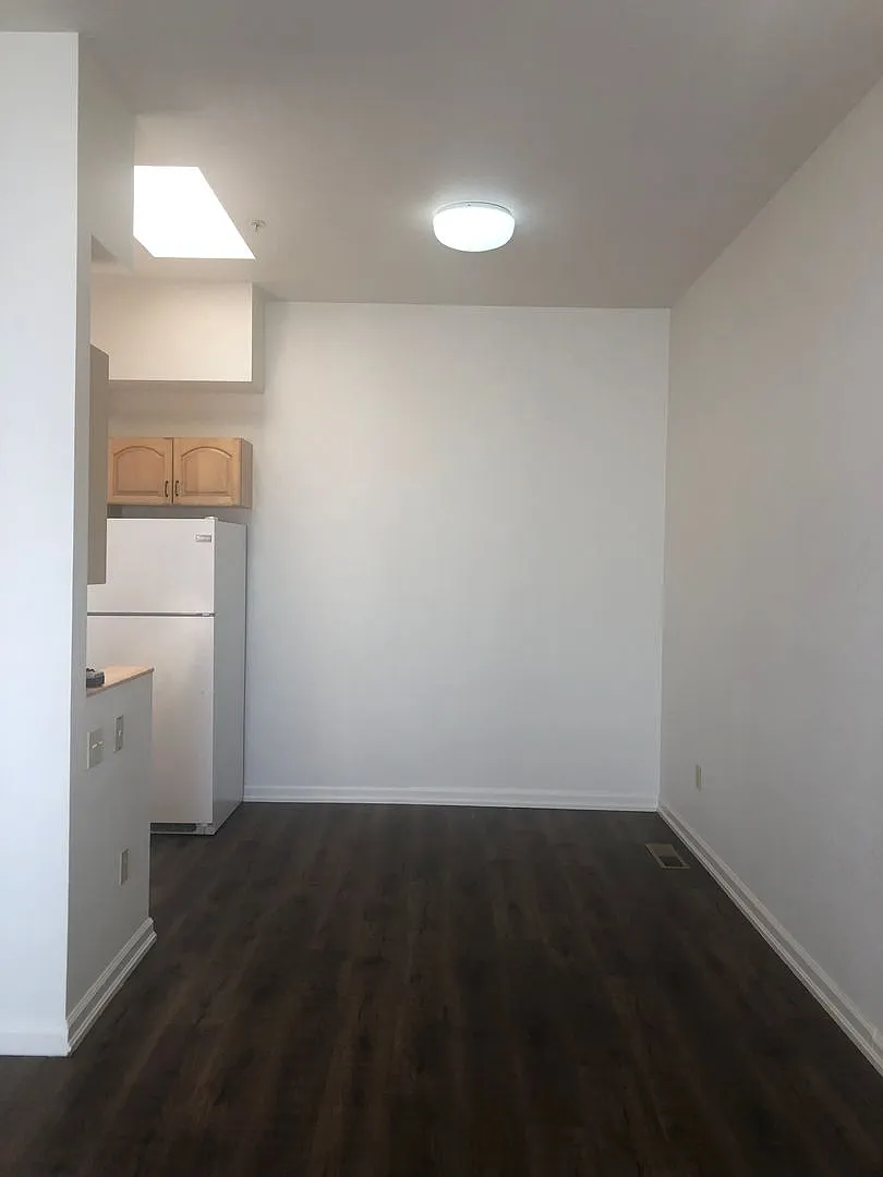 555 Broadway — Photo 3