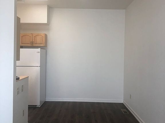 3rd image of 555 Broadway Ave APT 3