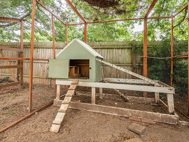 506 N Maple St — Photo 20
