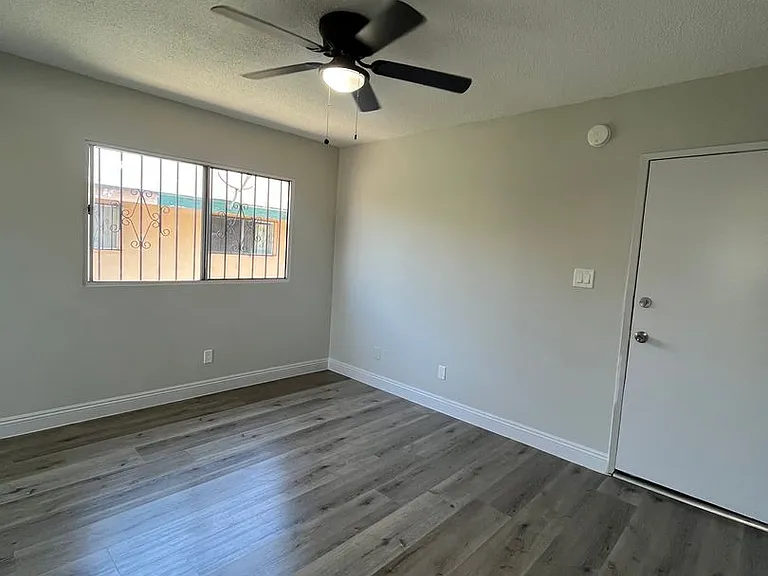 7830 S Western Ave — Photo 15