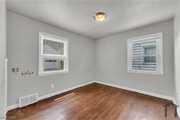 15902 Maplewood Ave — Photo 17