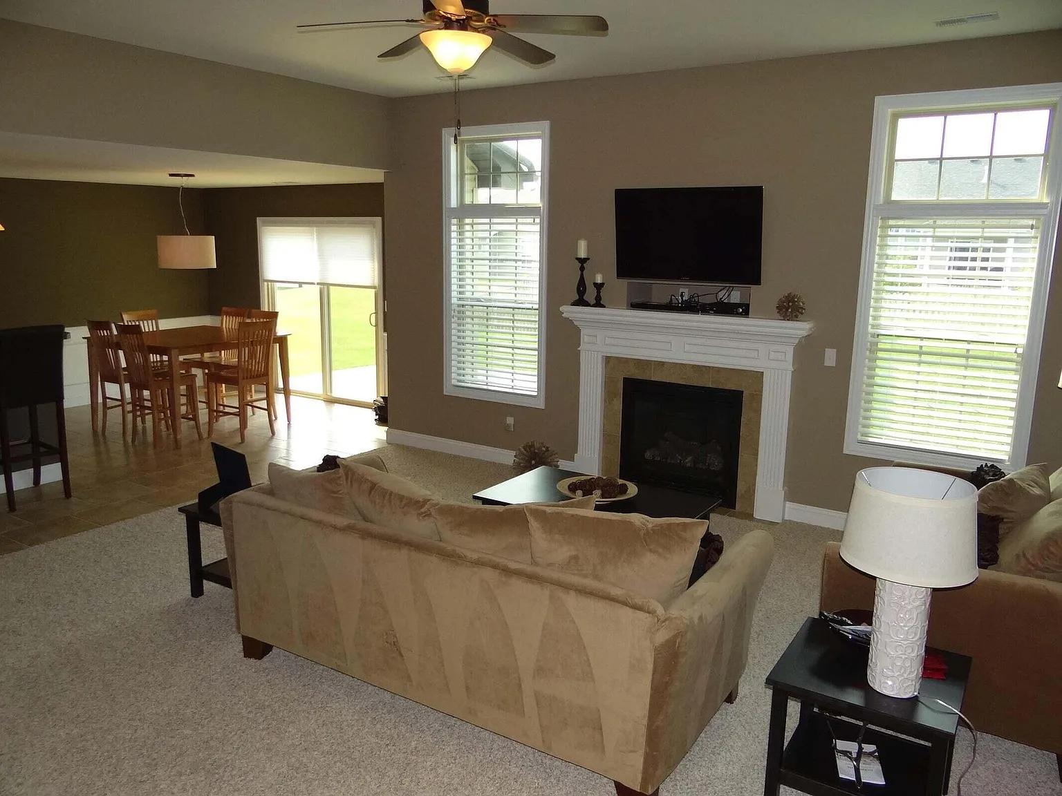 3 bed, 2.0 bath, 1634 sqft, $2,195 — Photo 3