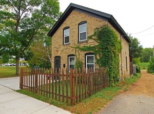 512 E 2nd St, Chaska, MN 55318