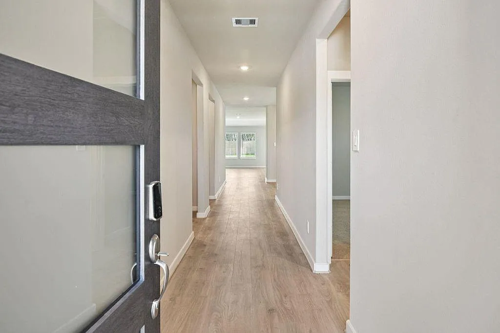 4 bed, 3.0 bath, 2200 sqft, $2,300 — Photo 1