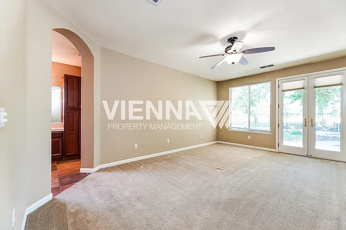 1014 Waterford Dr — Photo 12