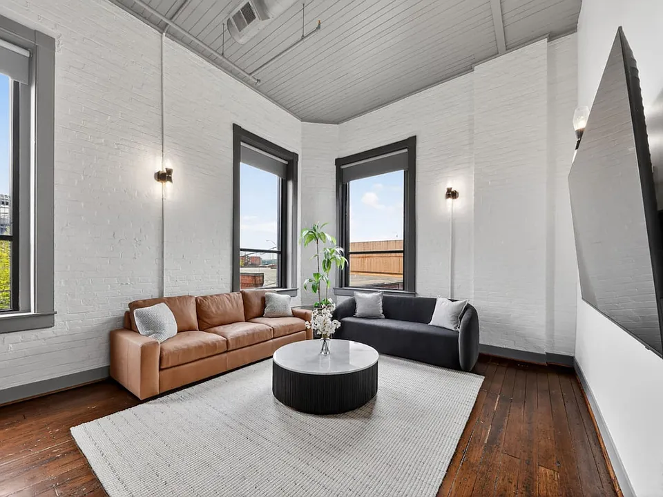 21 E 15th St #ID1521012P
