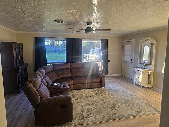 2nd image of 4411 Tamarack St