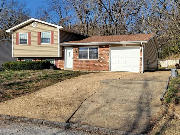 2214 Country Wood Dr, Imperial, MO 63052