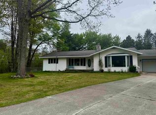 2881 Dean St, Harrison, MI 48625