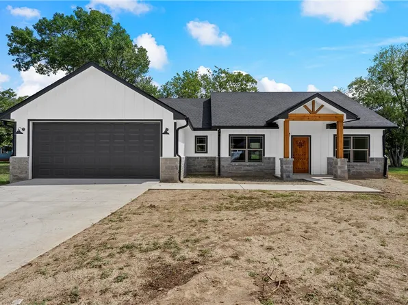 101 N Tyler St, McGregor, TX 76657