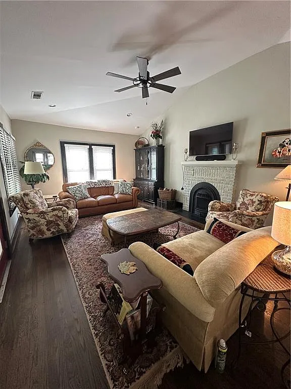 3 bed, 2.0 bath, 1875 sqft, $2,500 — Photo 3