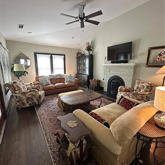 1003 Parsons St SW — Photo 3
