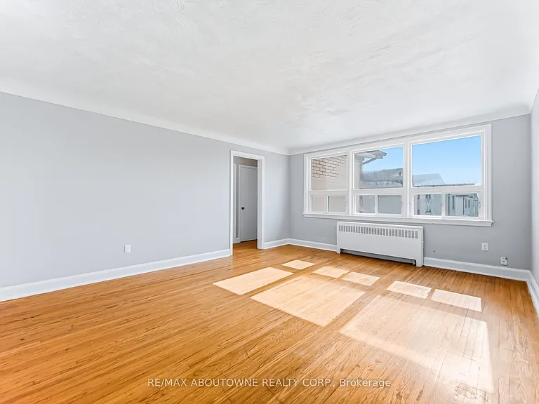 1047 Churchill Ave E #5 — Photo 10