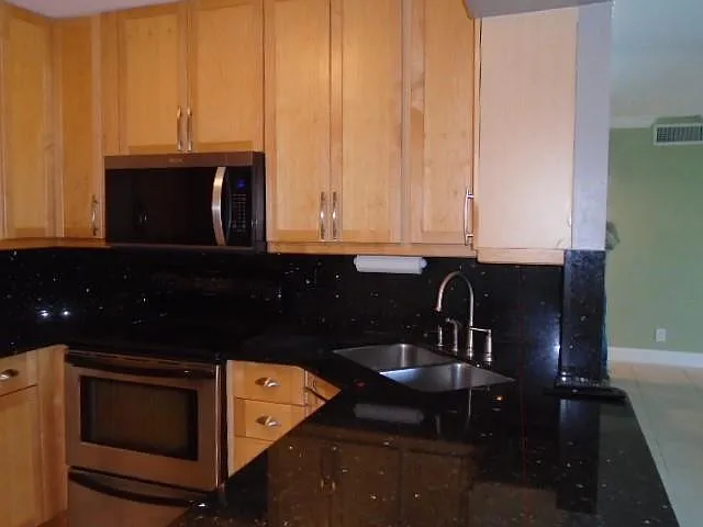 1 bed, 1.5 bath, 850 sqft, $2,100 — Photo 4