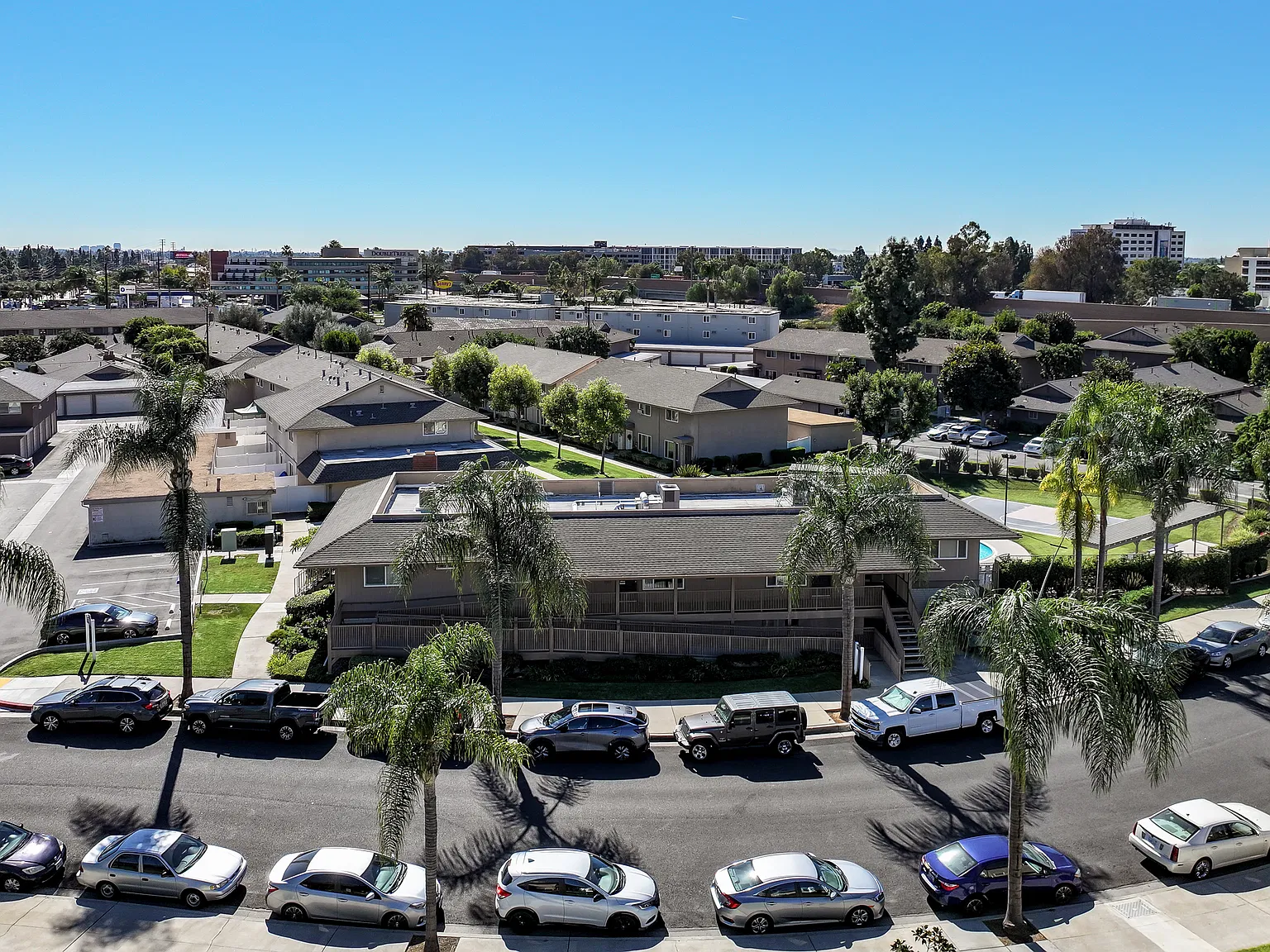 Monteclaire Apartments — Photo 1