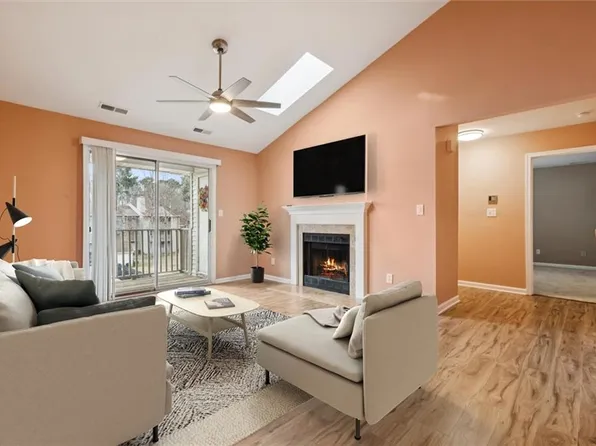 508 Thorncliff Dr APT 303, Newport News, VA 23608