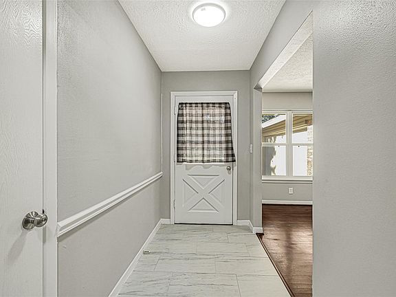 4th image of 231 Ravenhead Dr
