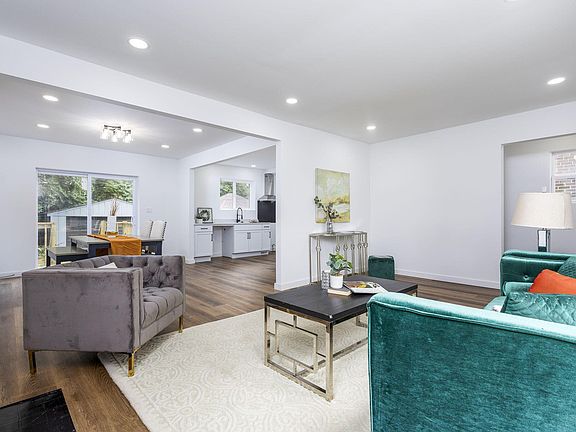 5th image of 2744 Lawrence St