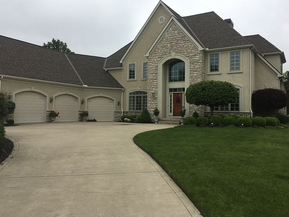 3 Car Courtyard Dr