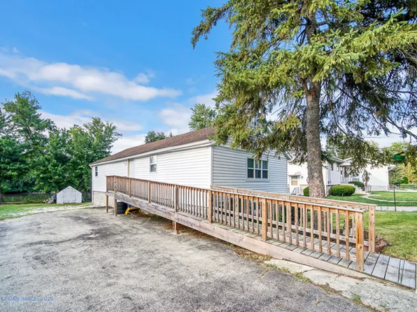 54 Mill St, Momence, IL 60954