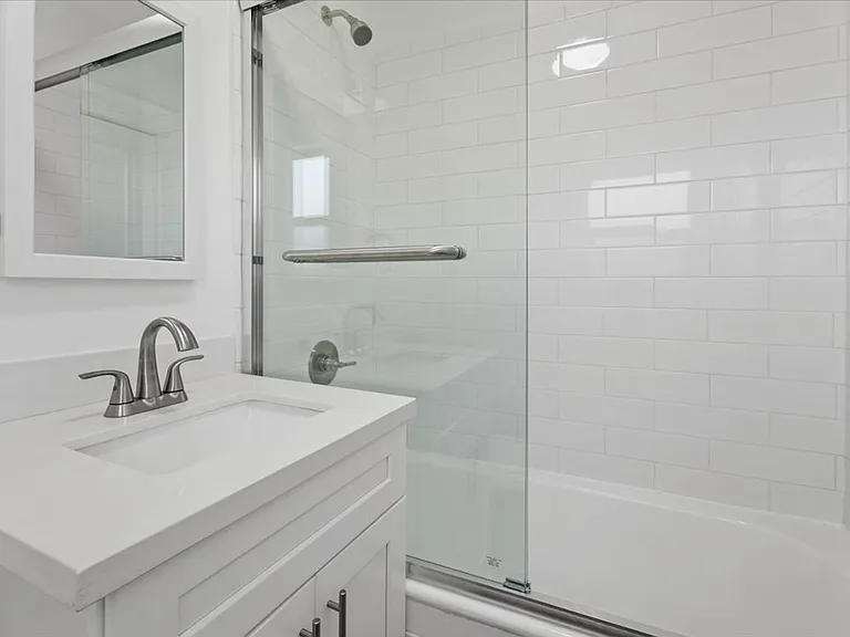 1611 Schrader Apartments (#810) — Photo 7