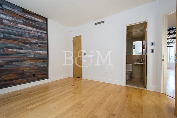 Sold by Brick&Mortar | media 11