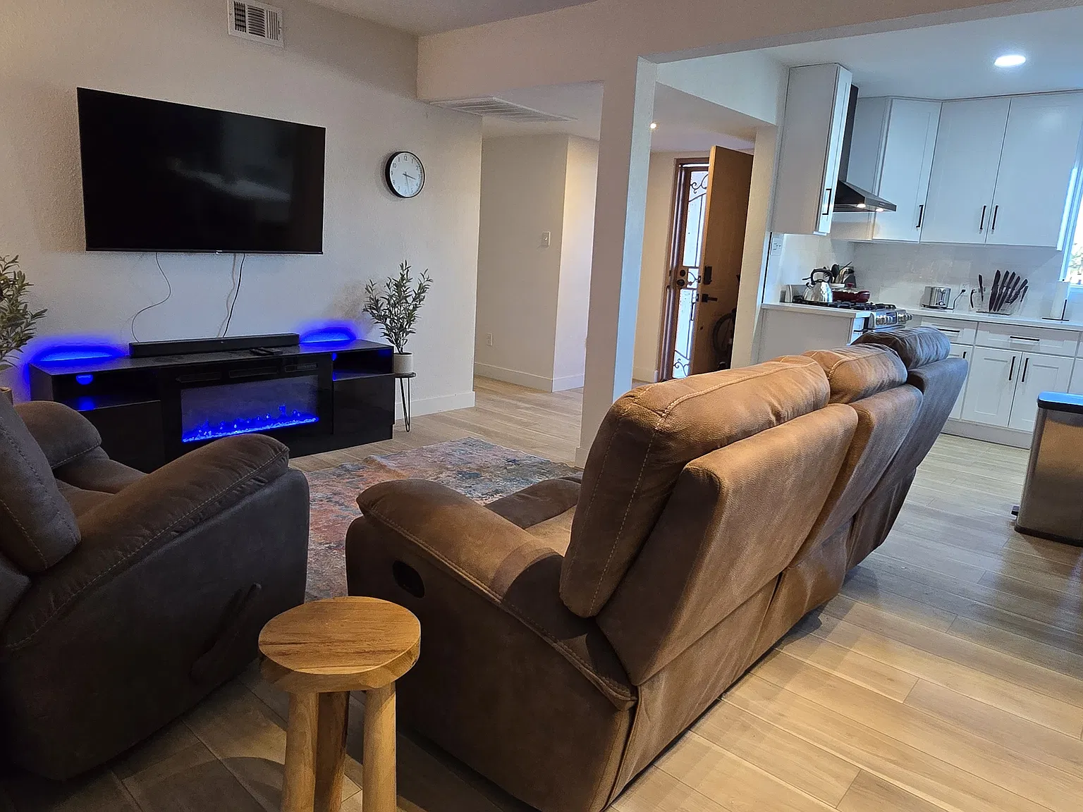 7 bed, 2300 sqft, $795 — Photo 3