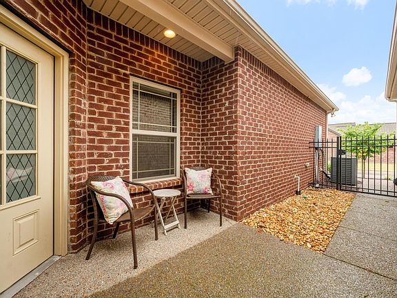 5th image of 3209 Livermore Ln