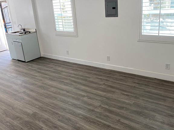 5th image of 2318 Superior Ave
