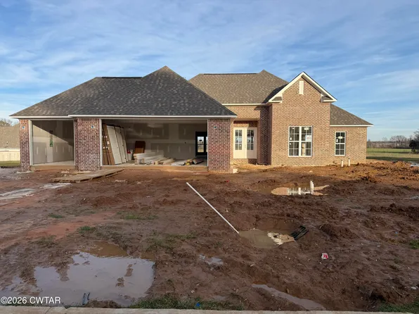 1055 Southern Hills Dr, Milan, TN 38358