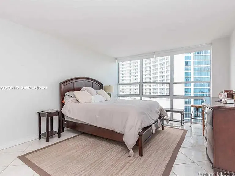 600 NE 36th St #1006 — Photo 9