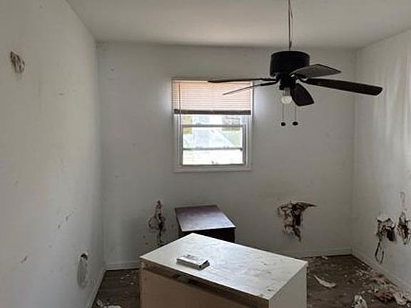 3rd image of 9 Charleston Ave SE