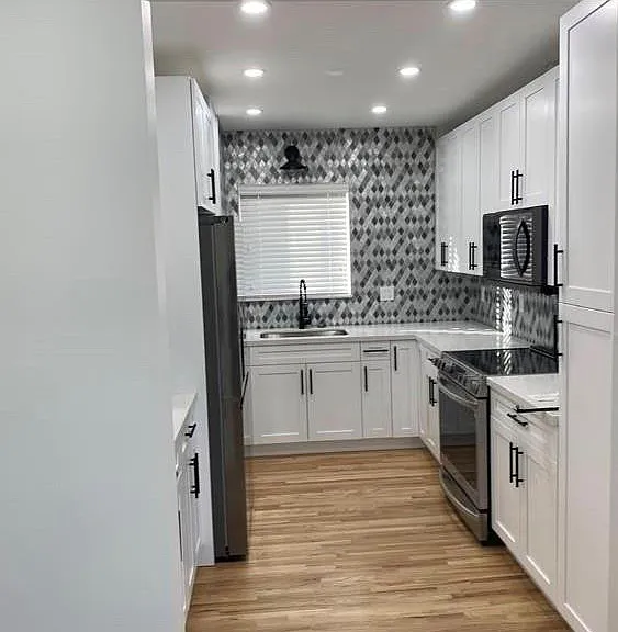 170 W 58th St — Photo 8