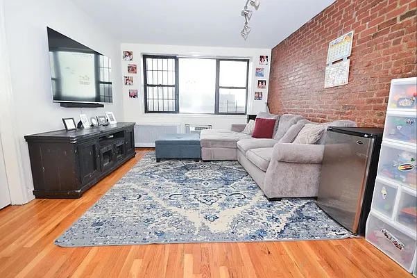 Rented by City Connections Realty | media 15