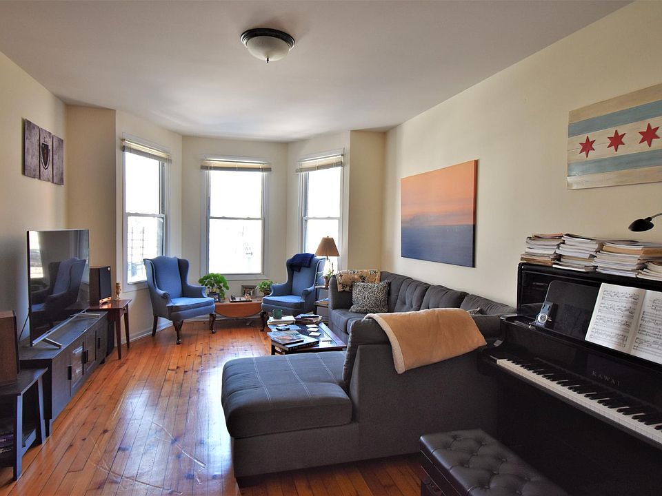 1st image of 2015 W School St #1