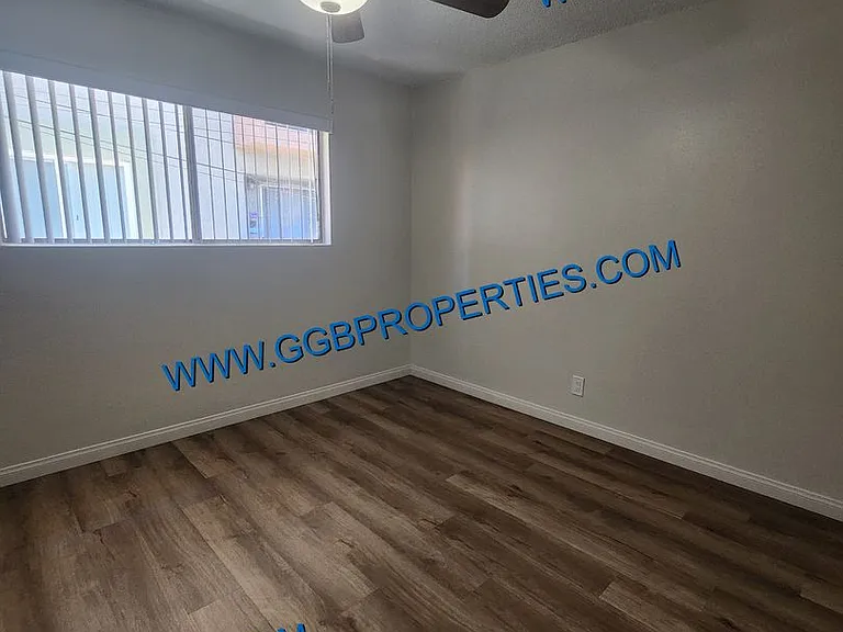 727-741 Orizaba Ave — Photo 16