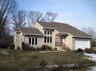 10 Parish Ln, Lake Katrine, NY 12449