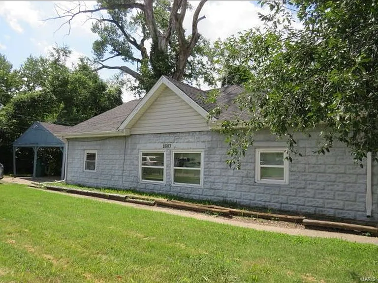 3607 Falling Springs Rd — Photo 1