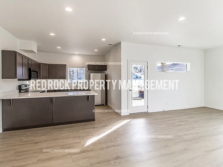 1116 N Davis Ln — Photo 7