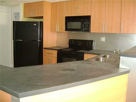 4th image of 1750 NE 191st St APT 711