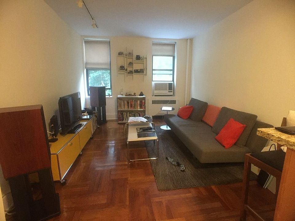 1st image of 158 E 7th St APT C3