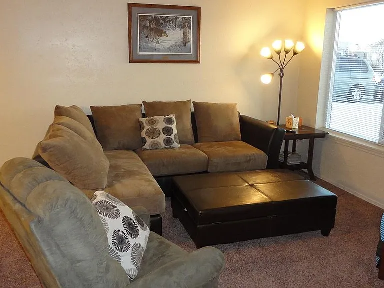 102 Empire Loop — Photo 1