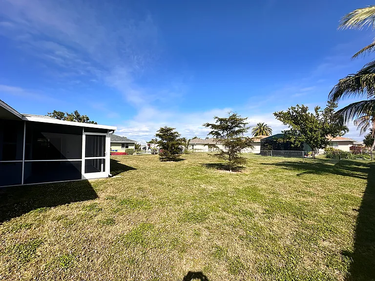4005 SW 2nd Ct — Photo 18