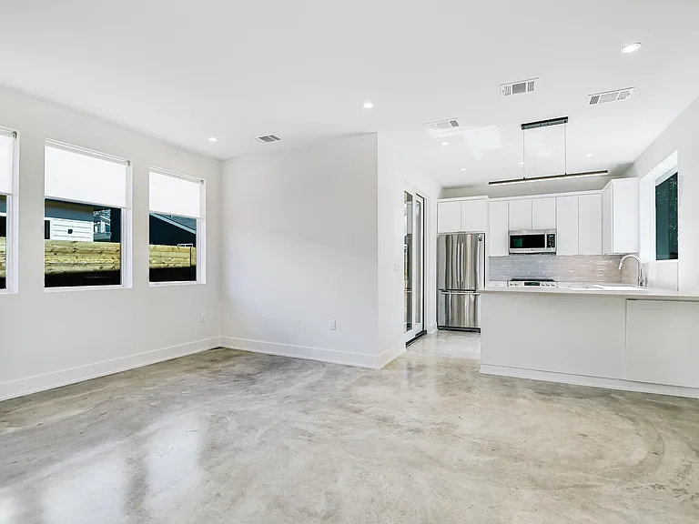 1701 W Saint Johns Ave — Photo 2