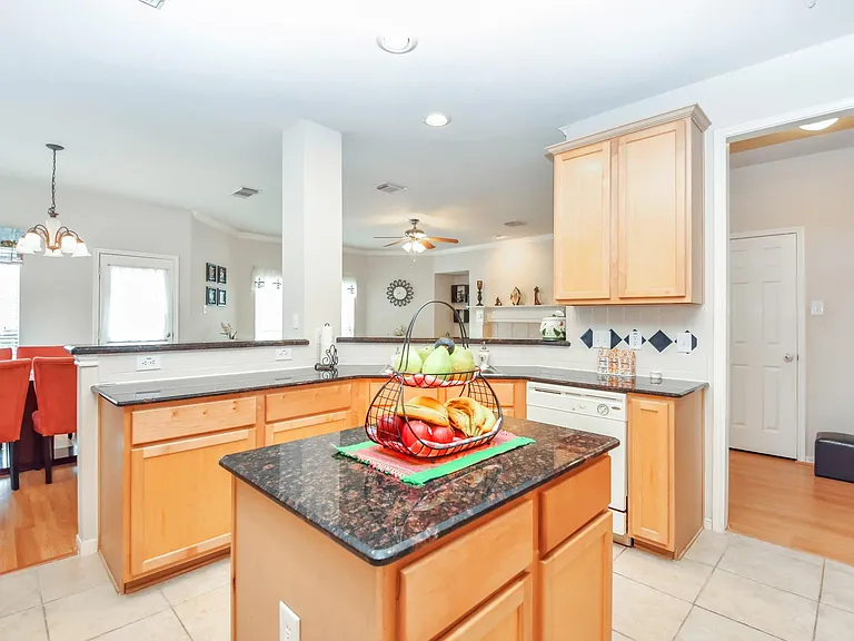 1815 Granite Field Ln — Photo 6