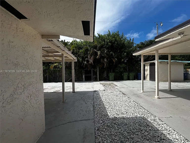 916 SW 10th St #1-3 — Photo 17