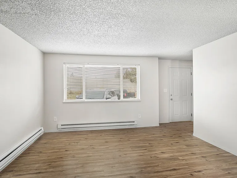 179 SW Hayes Ave — Photo 2